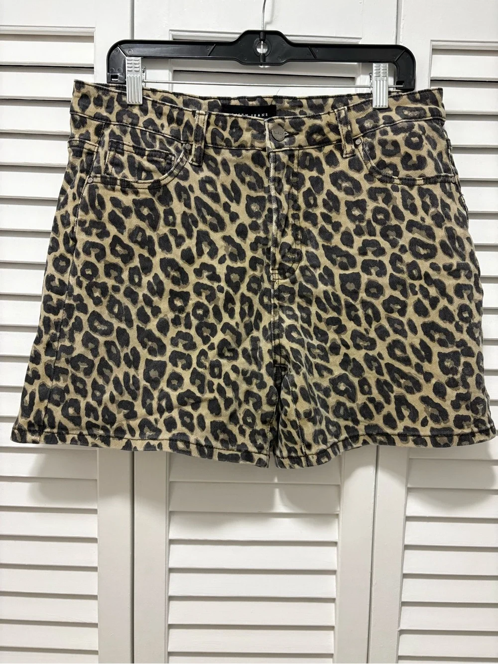 Leopard Print Women’s shorts - Black and Tan